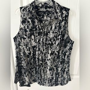 Black and white sleeveless shirt